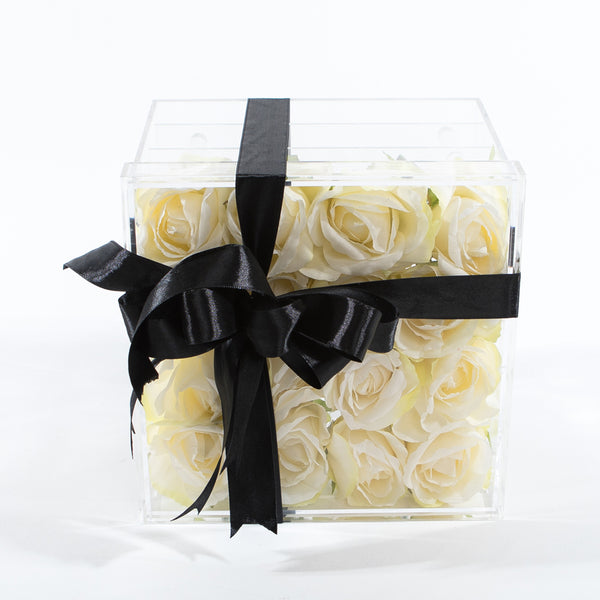 16 Stalks Of Roses In Acrylic Box - White